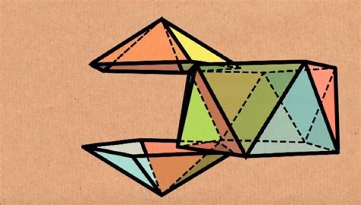 Do non-convex platonic solids exist?